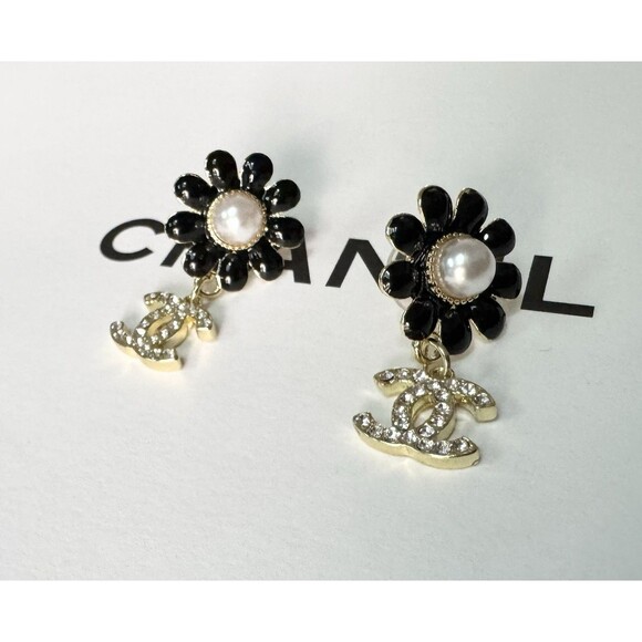 Vintage CC Black Enamel Simulated Pearl Flower Drop Dangle...